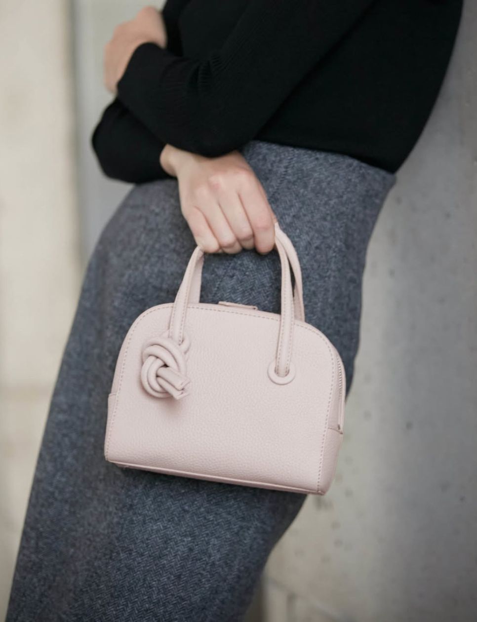 Koleksi tas dengan warna light pink blush dari Vasic (sumber gambar: instagram.com/vasic_newyork)