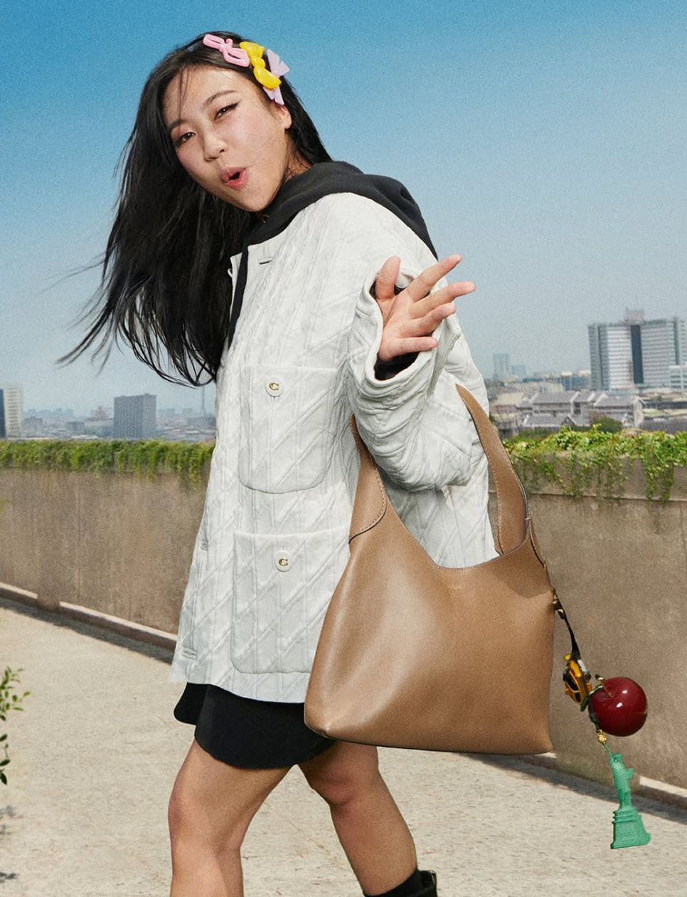 Lee Youngji, Rapper Korea dengan Brooklyn Bag 28 (sumber gambar: instagram.com/coach)