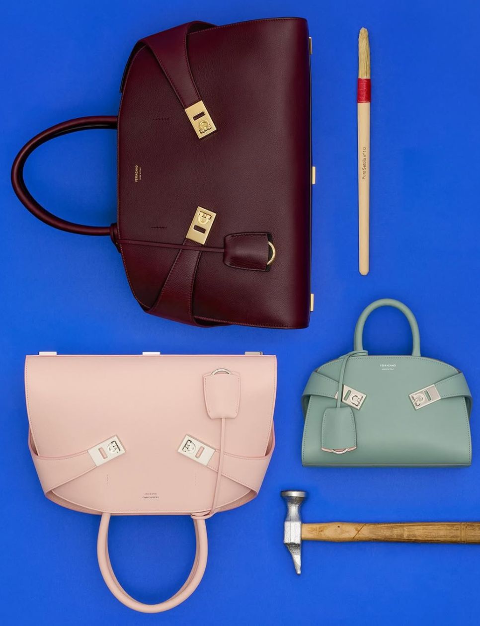 Desain modern dari Hug Bag (sumber gambar: instagram.com/ferragamo)