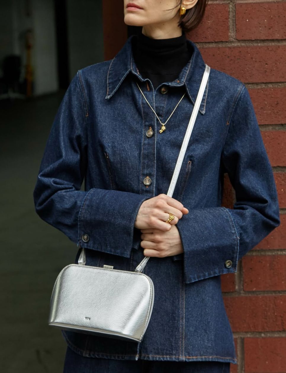 Emma Silver Bag yang dazlling dan mewah (sumber gambar: instagram.com/vasic_newyork)