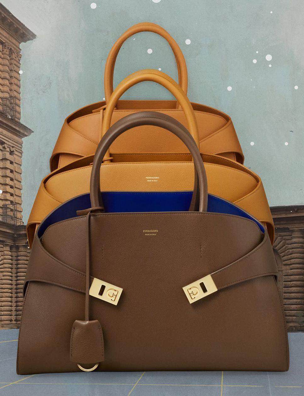 Hug Bag bicolor (sumber gambar: instagram.com/ferragamo)