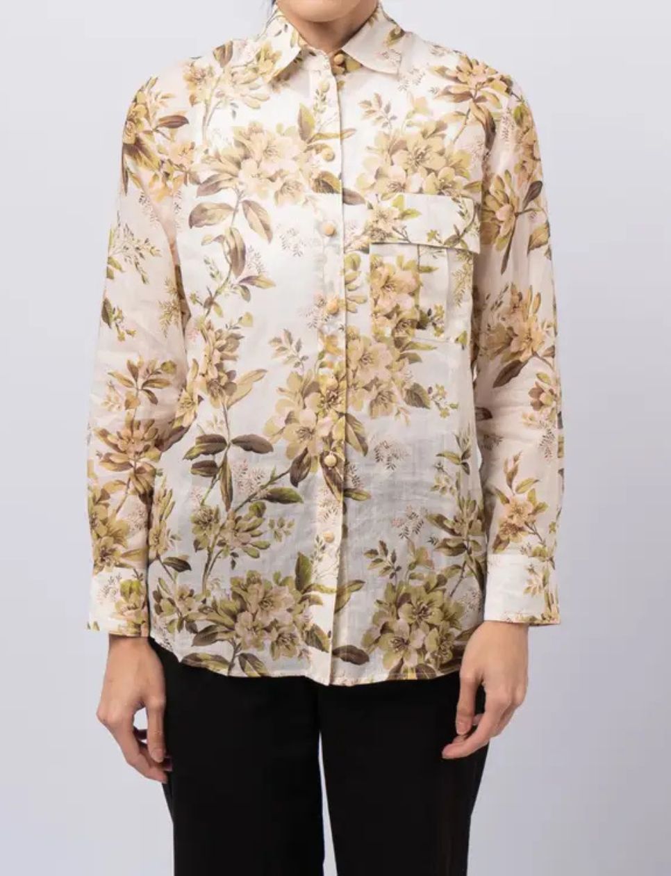 7. Modern Classic dengan Golden Manstyle Shirt