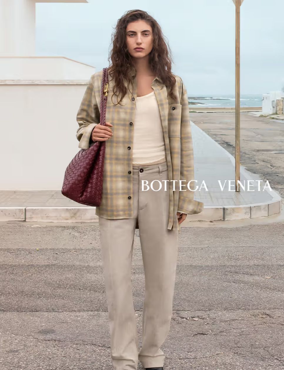 Campaign Andiamo bag oleh Bottega Veneta (sumber gambar: hypebae.com)