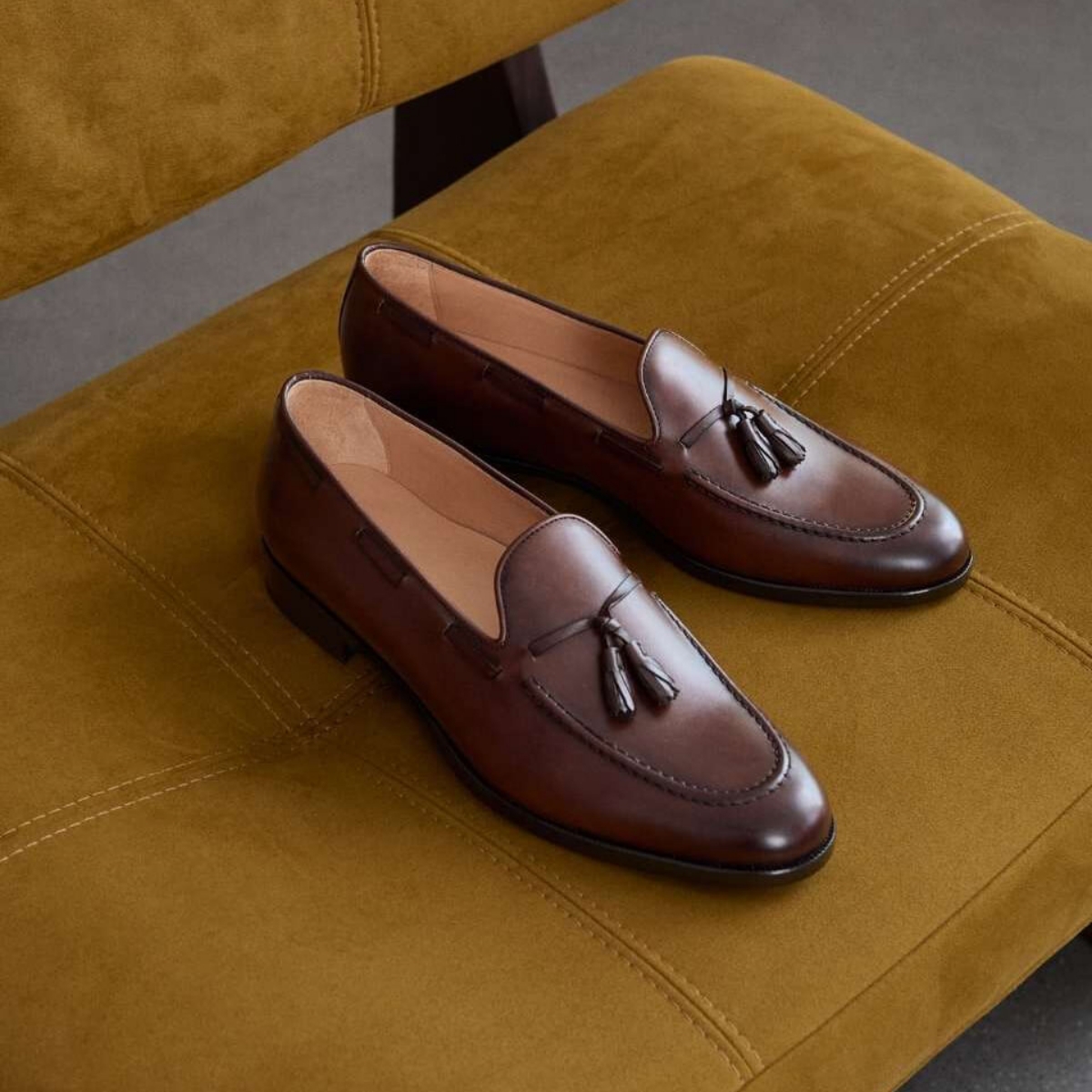 Tassel loafer (Sumber foto: https://www.incorio.com)