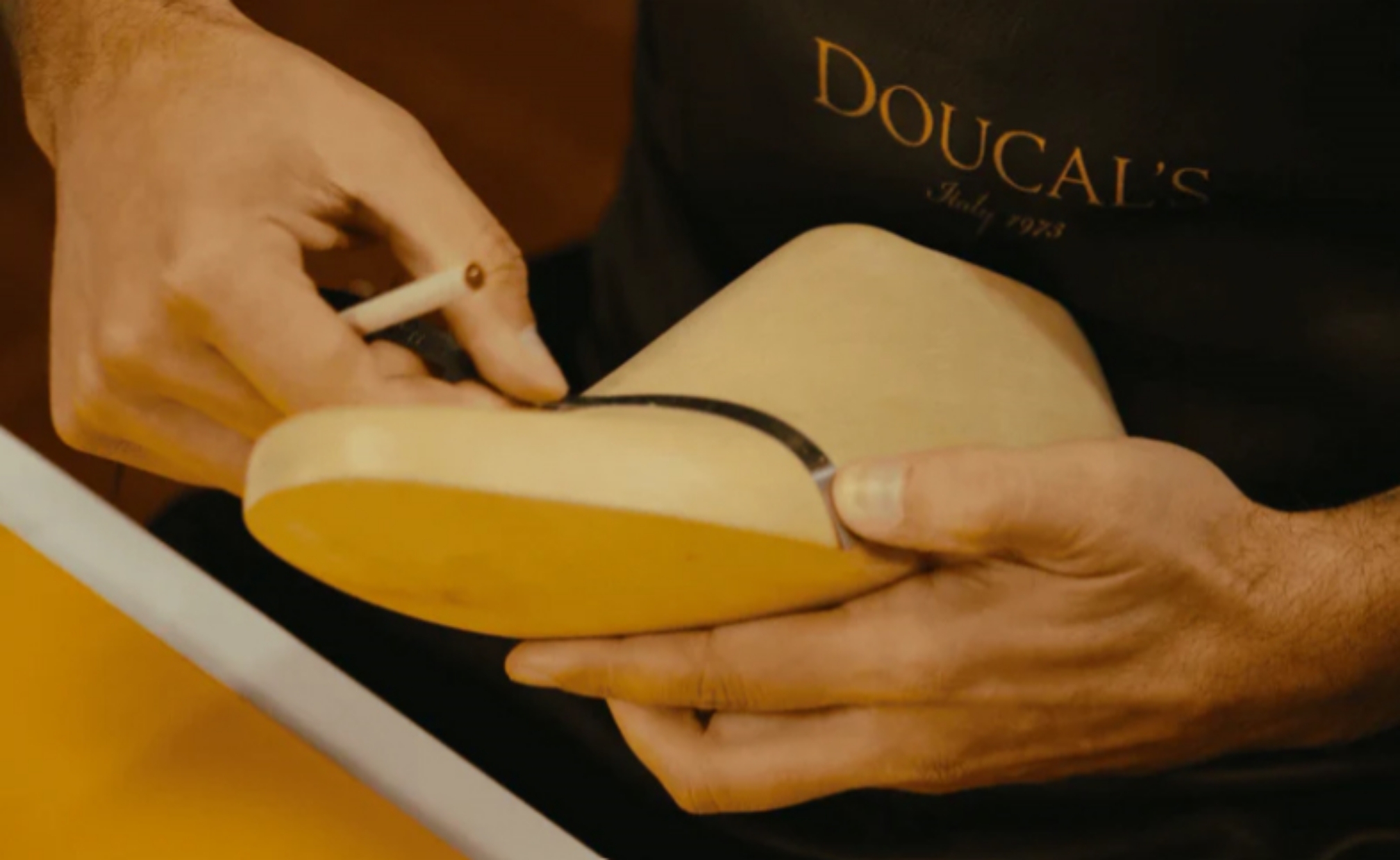Pemilihan material yang ketat (Sumber foto: https://www.doucals.com/)