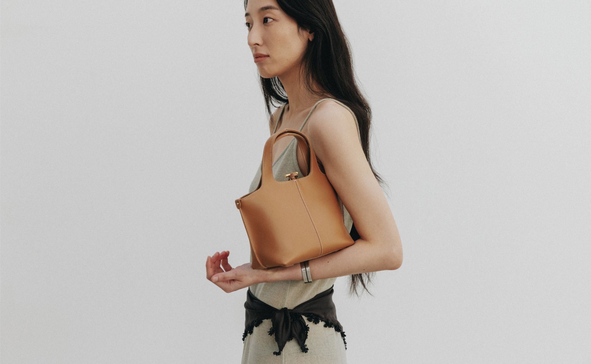 Atelier de LUMEN Paner Petite Tote (sumber gambar: atlmr.kr)