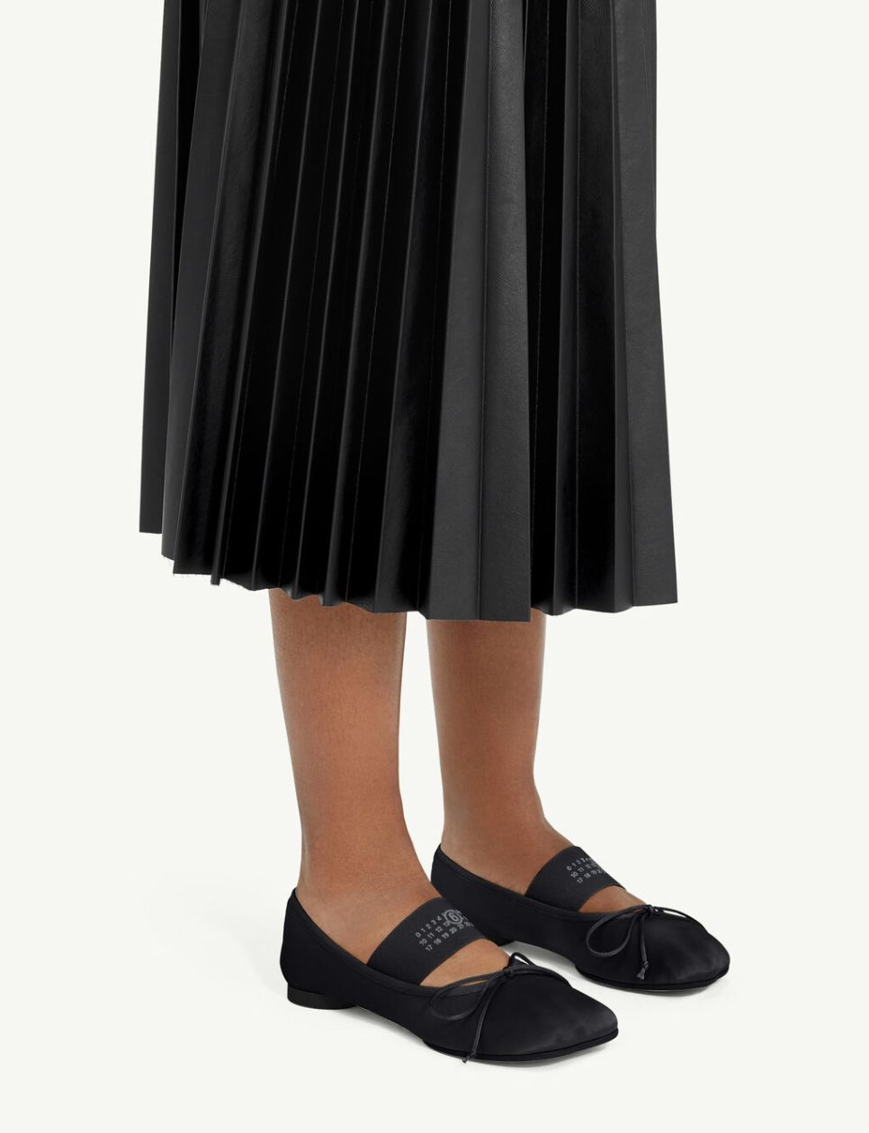 Maison Margiela Anatomic Ballerinas Black (sumber: maisonmargiela.com)