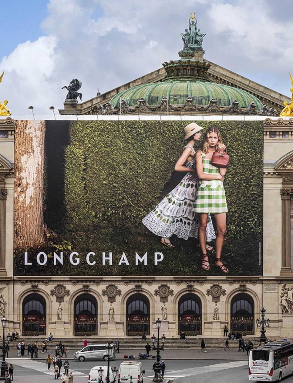 Campaign Longchamp untuk koleksi Summer 2025 (sumber: https://www.longchamp.com/us/en/)