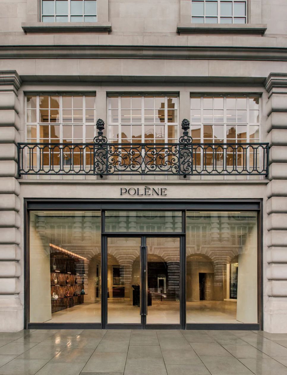 14. Polène