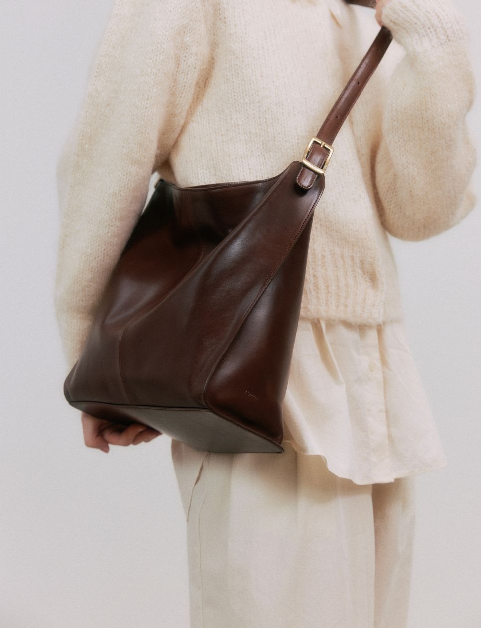 1. Arete Shoulder Bag Brushed Brown
