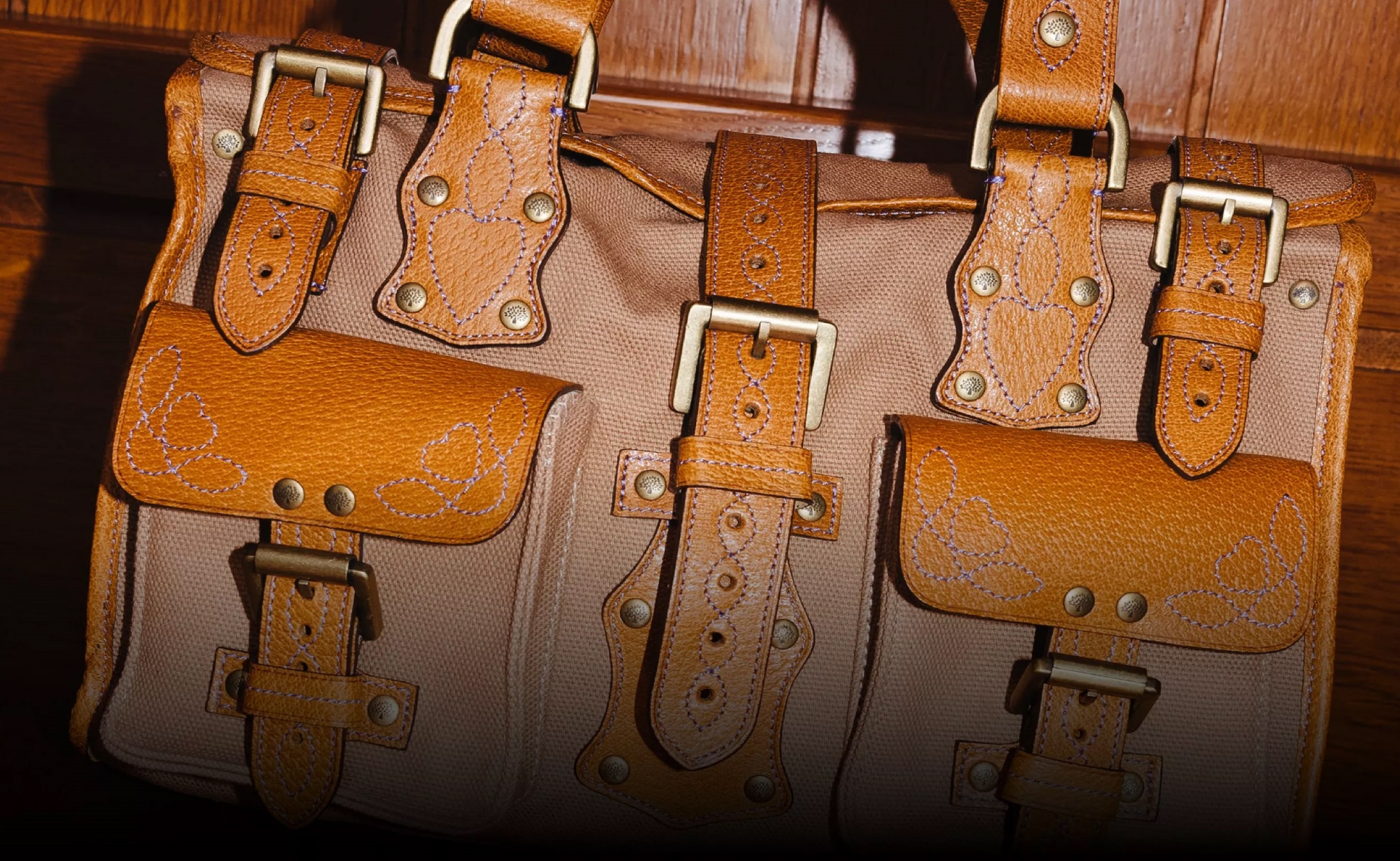 Model tas awal Mulberry (Sumber foto: https://www.mulberry.com/)