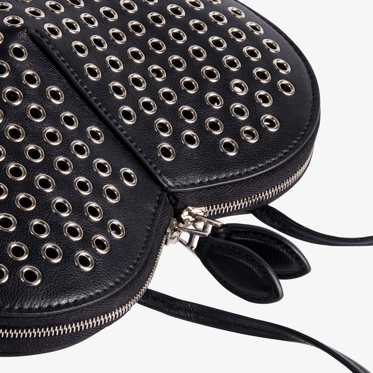 Zip closure tas Alaïa Le Cœur Bag In Lux Calfskin (Sumber foto: ttps://www.maison-alaia.com/)