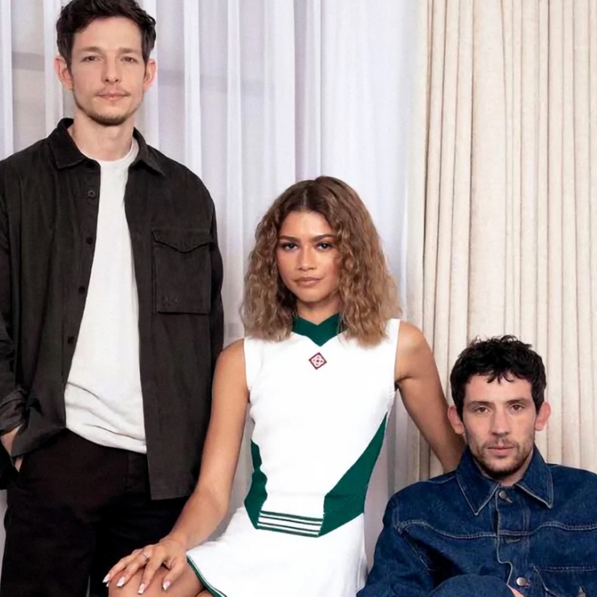 Zendaya memakai Grecian tennis dress untuk “Challengers” film press tour (Sumber foto: https://casablancaparis.com/)