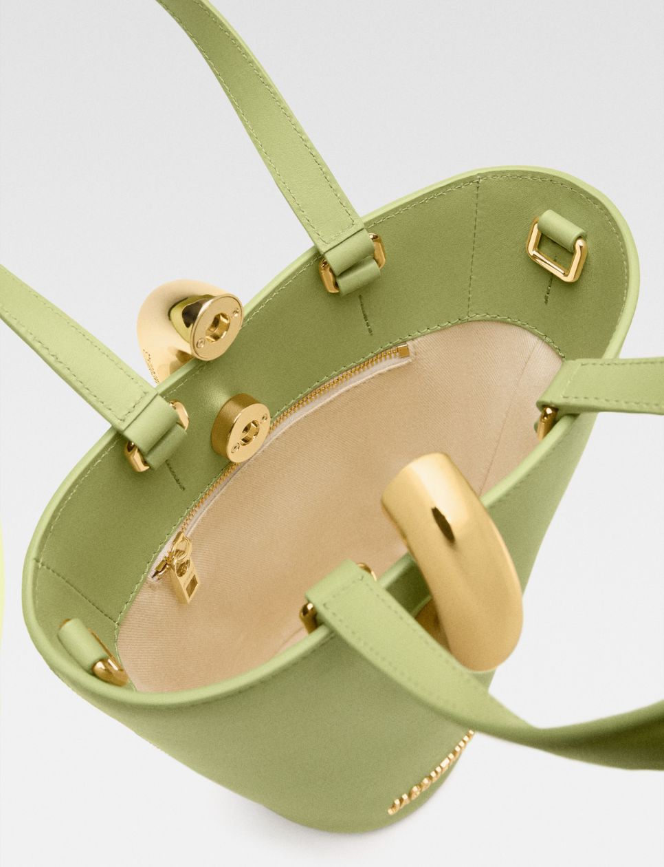 Interior dari La Croisiere Small Bambola Bag Green (sumber: jacquemus.com)