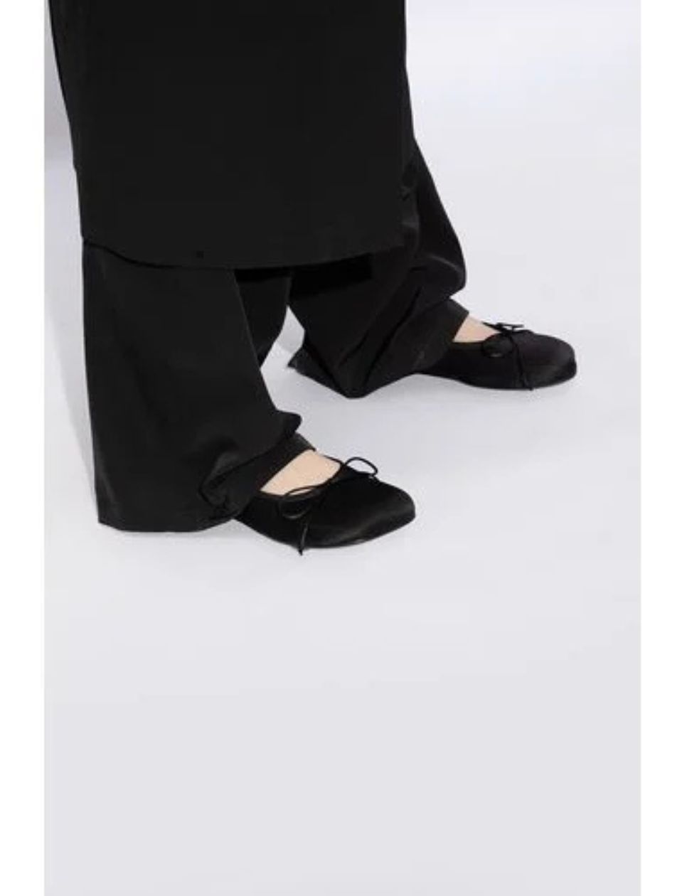 Maison Margiela MM6 Anatomic Ballerinas Black (sumber: ventis.com)