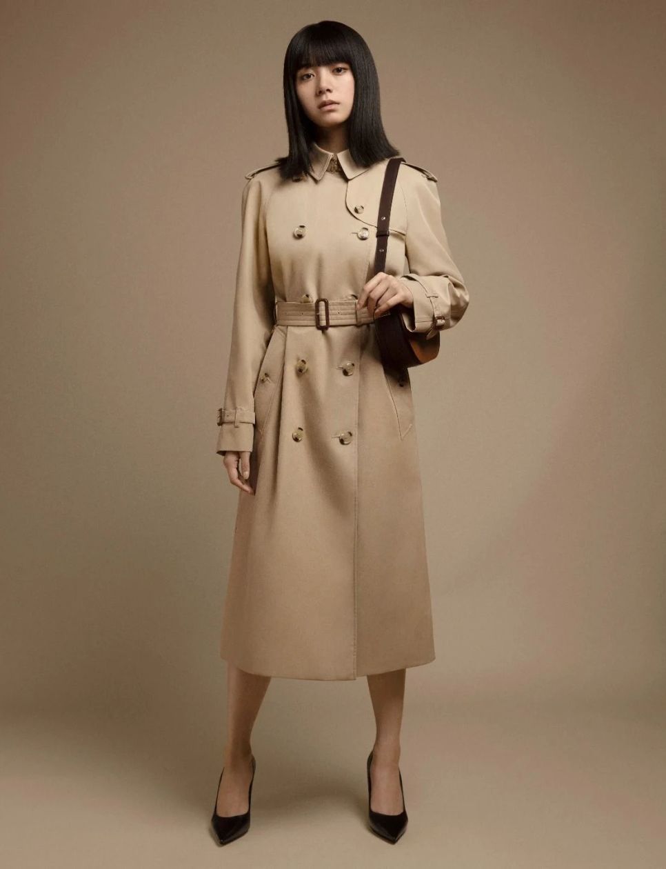 Elaiza Ikeda, Aktris Jepang yang pernah menjadi Ambassador Burberry (sumber: https://www.tatlerasia.com/style/fashion/hk-burberry-elaiza-ikeda-ambassador)