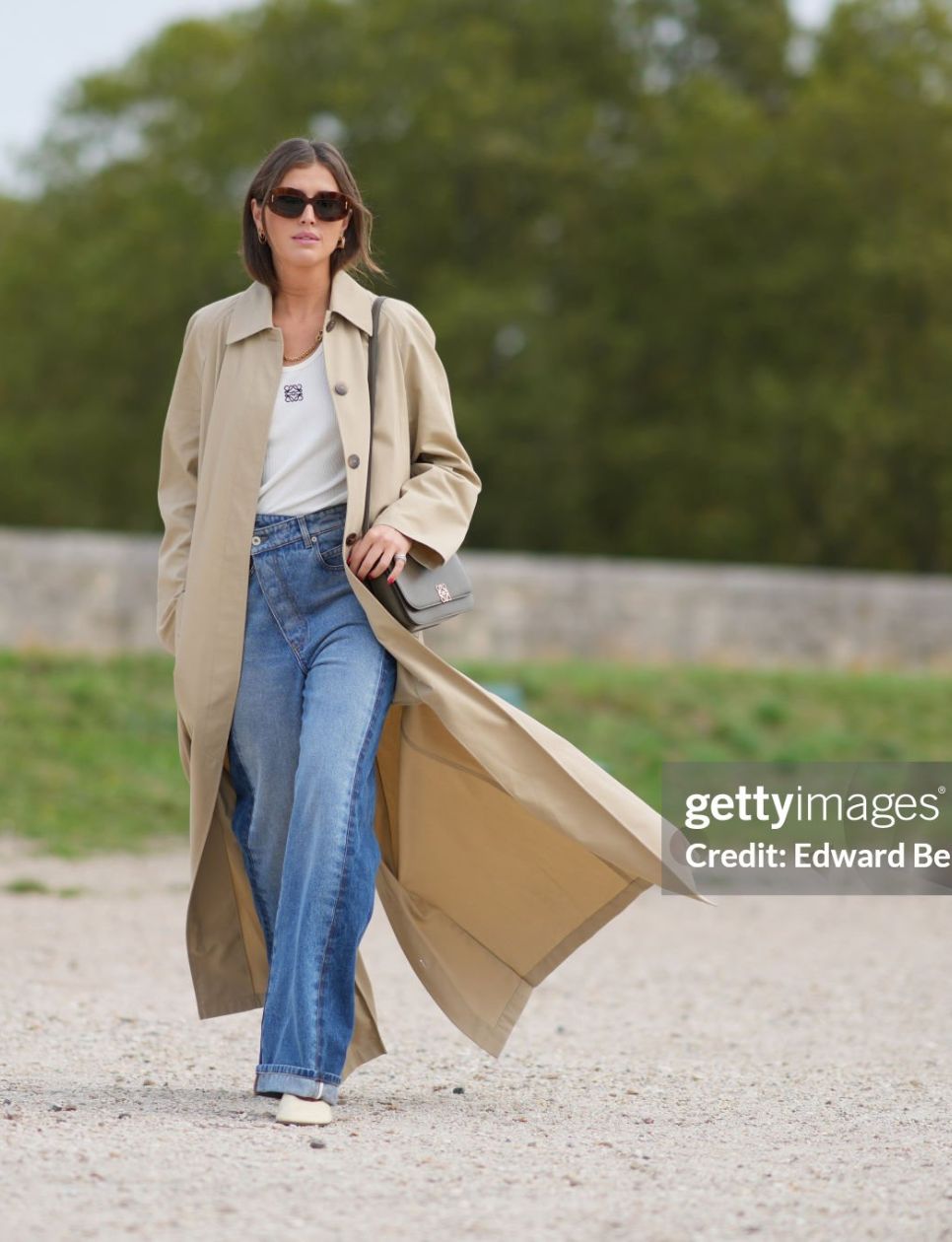 1. Effortlessly Elegant dengan Classic Cream Trench