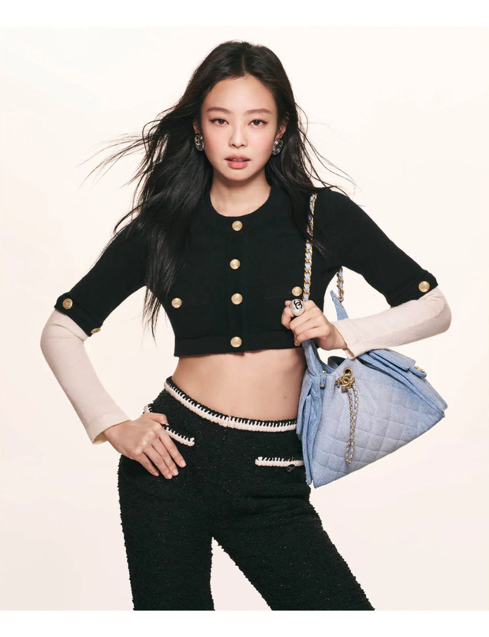 Jennie Kim sebagai bintang campaign Chanel 25 (sumber: https://www.chanel.com/id/fashion/koleksi/campaign-tas-tangan-chanel-25/)