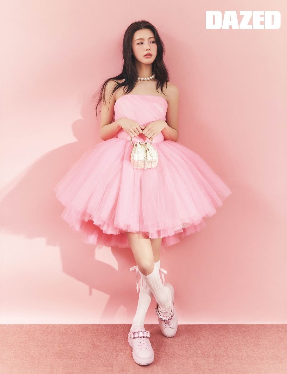 Cho Miyeon (G)i-dle, ambassador Jimmy Choo (sumber: http://dazedkorea.com/fashion/article/3035/detail.do)