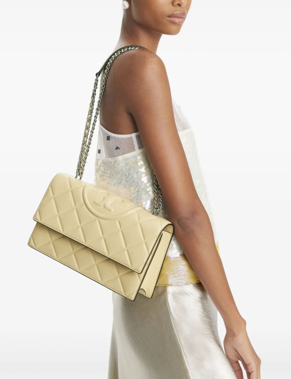 Tory Burch Fleming Shoulder Bag (sumber gambar: farfetch.com)