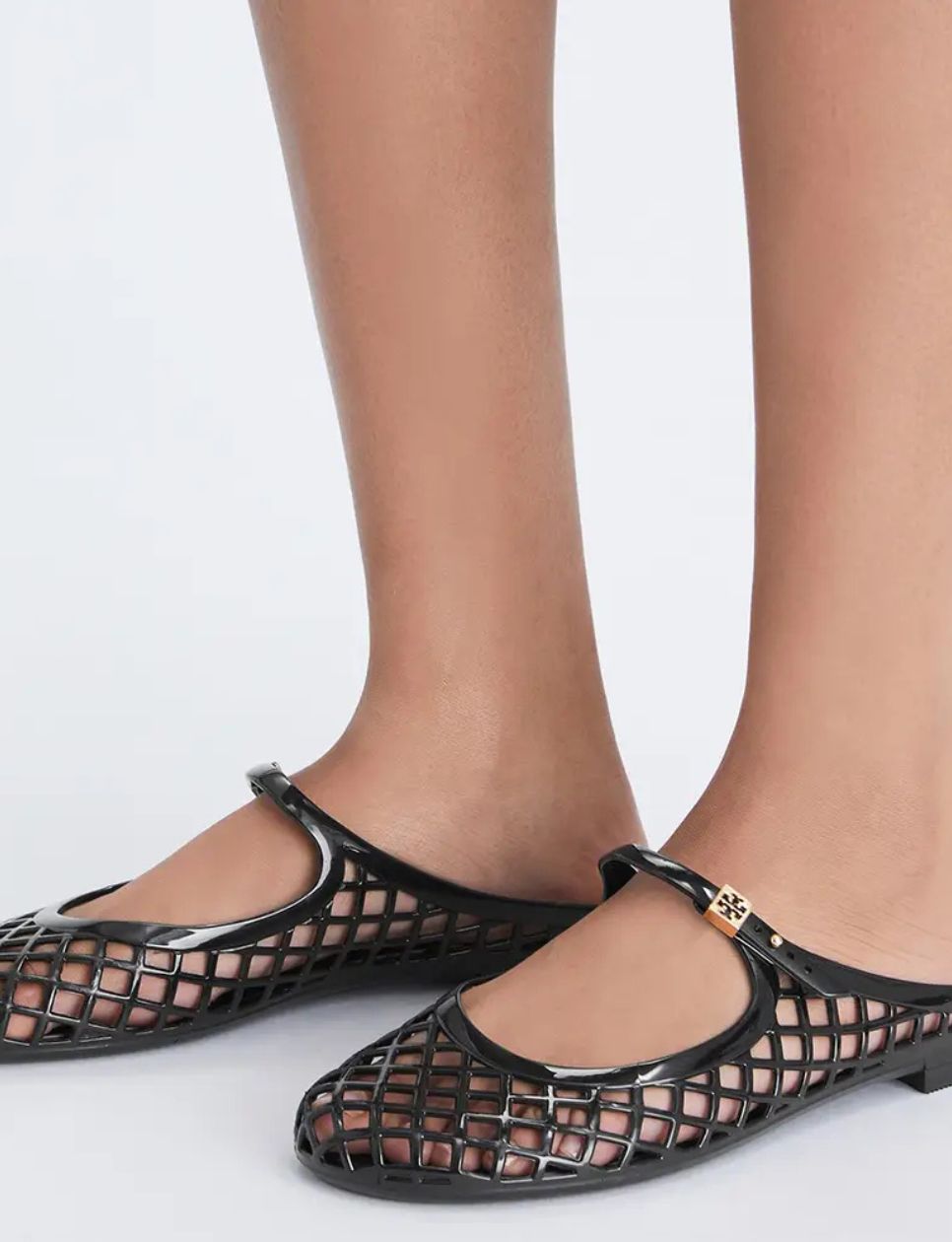 Tory Burch Mellow Jelly Mary Janes (sumber: voilà.id)