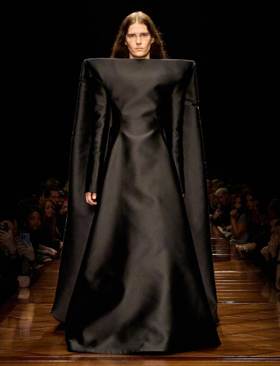 Balenciaga Summer 2025 (Sumber foto: https://www.balenciaga.com/ image no 58)