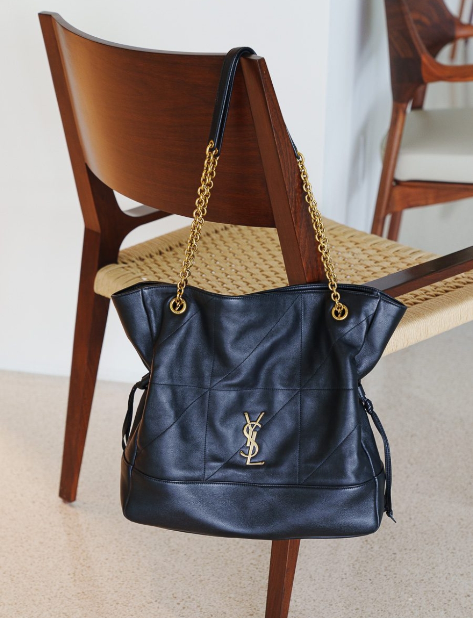 Jamie 4.3 Shopping Bag (sumber: https://www.purseblog.com/saint-laurent/a-close-look-at-the-saint-laurent-jamie-shopping-bag/)