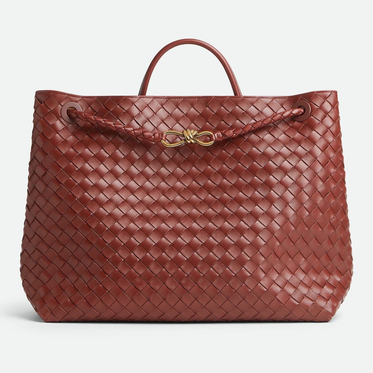 Warna sapele (Sumber foto: https://www.bottegaveneta.com/)