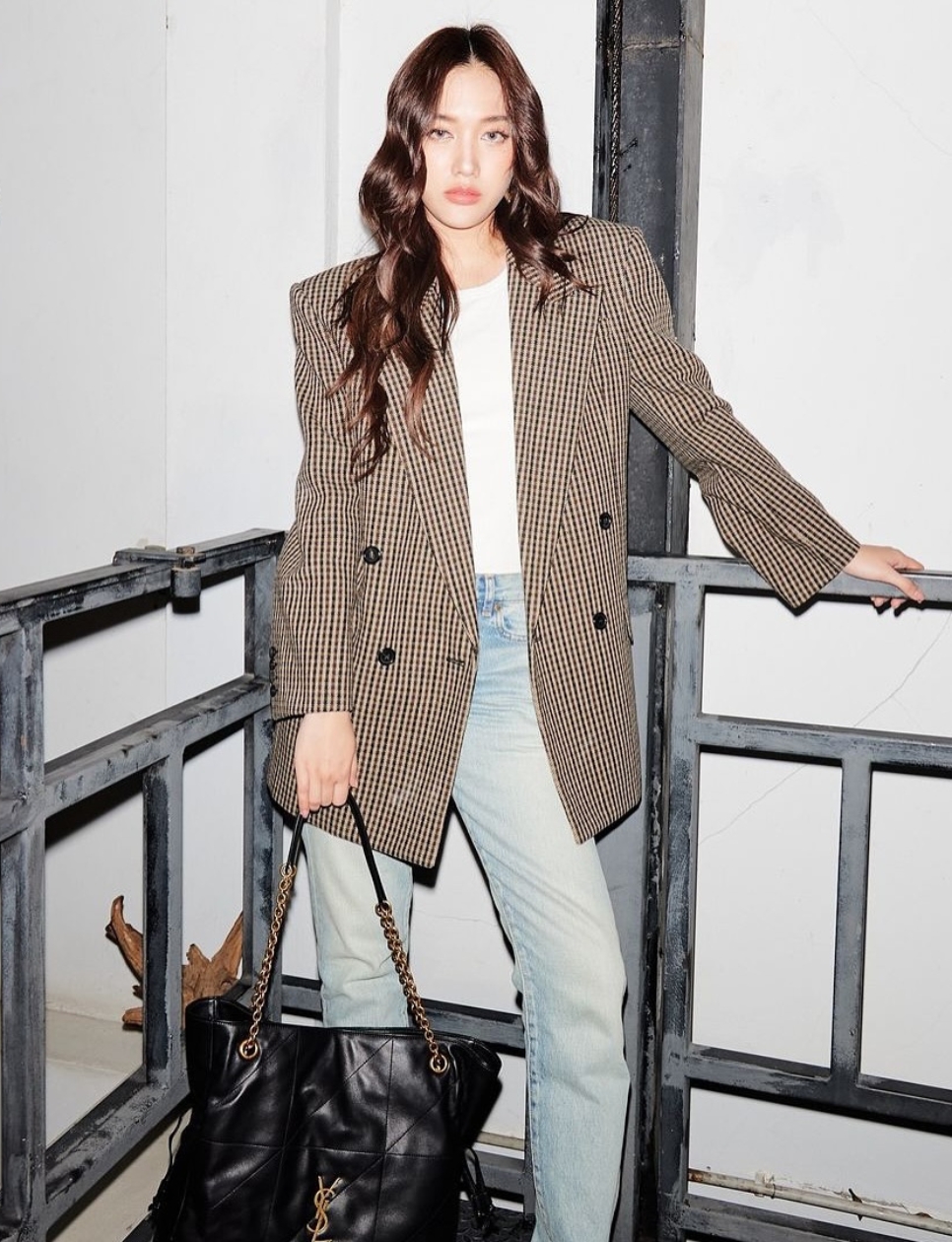 Saint Laurent Jamie Shopping Bag (sumber: https://www.instagram.com/prestigeth/)