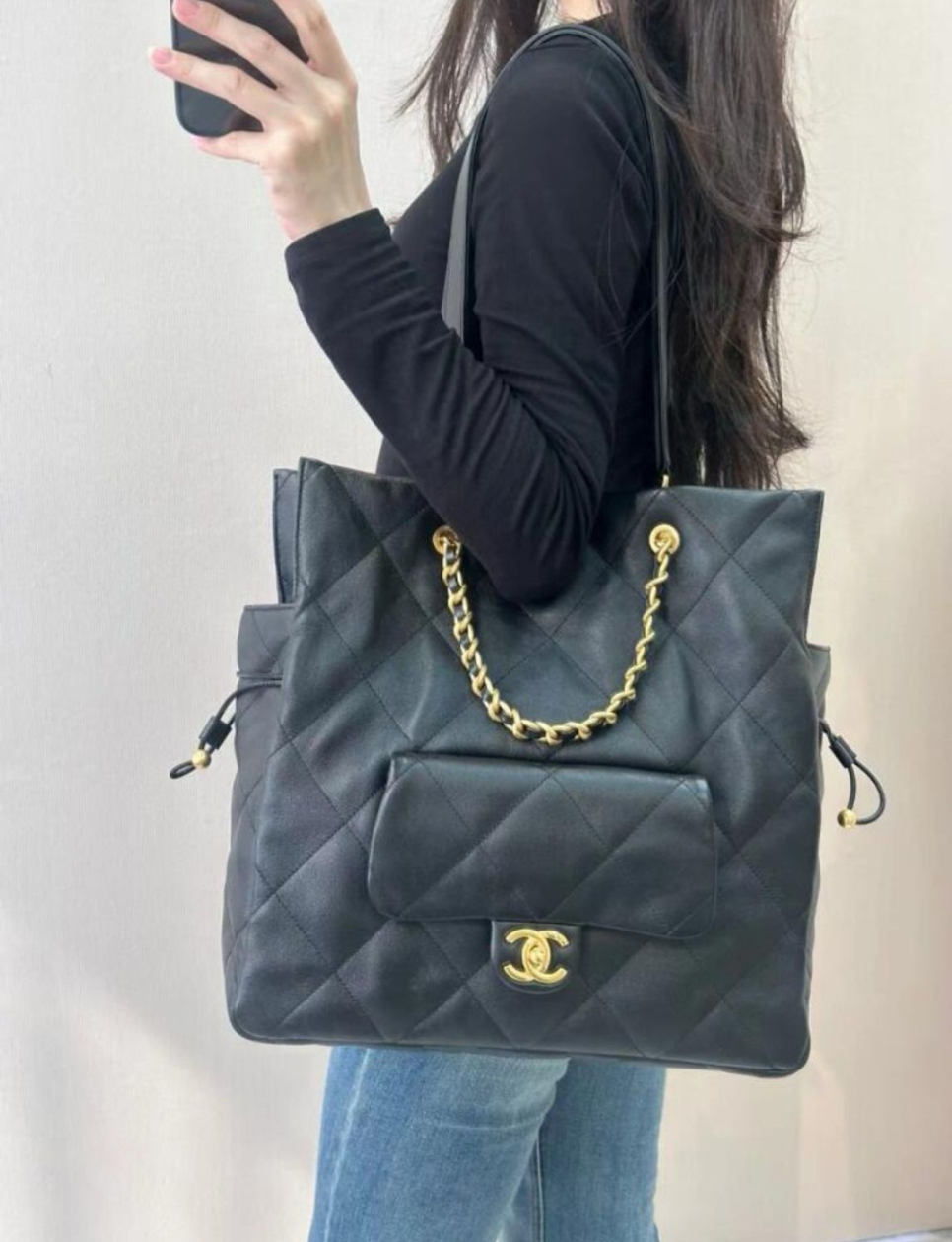 Chanel C25 Shopping Bag (sumber: https://www.buyma.com/item/113913179/)