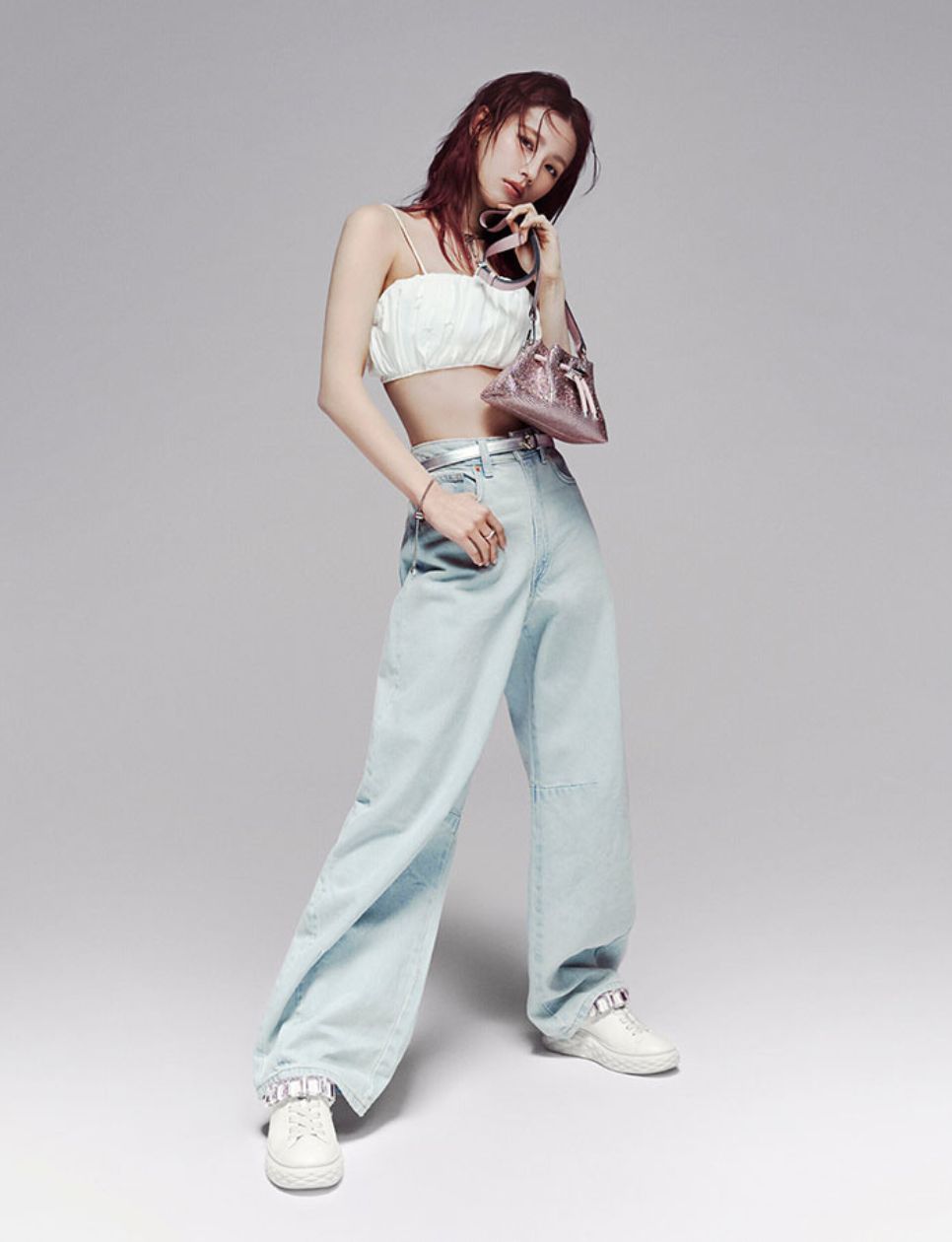Cho Miyeon (G)i-dle, ambassador Jimmy Choo (sumber: https://www.designscene.net/2024/08/mi-yeon-jimmy-choo-summer-2024.html)