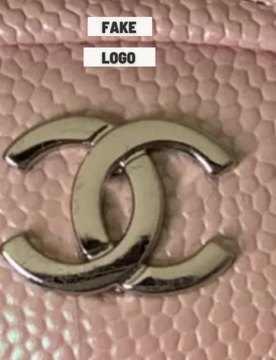 3. Logo dan Branding yang Tidak Konsisten atau Cacat