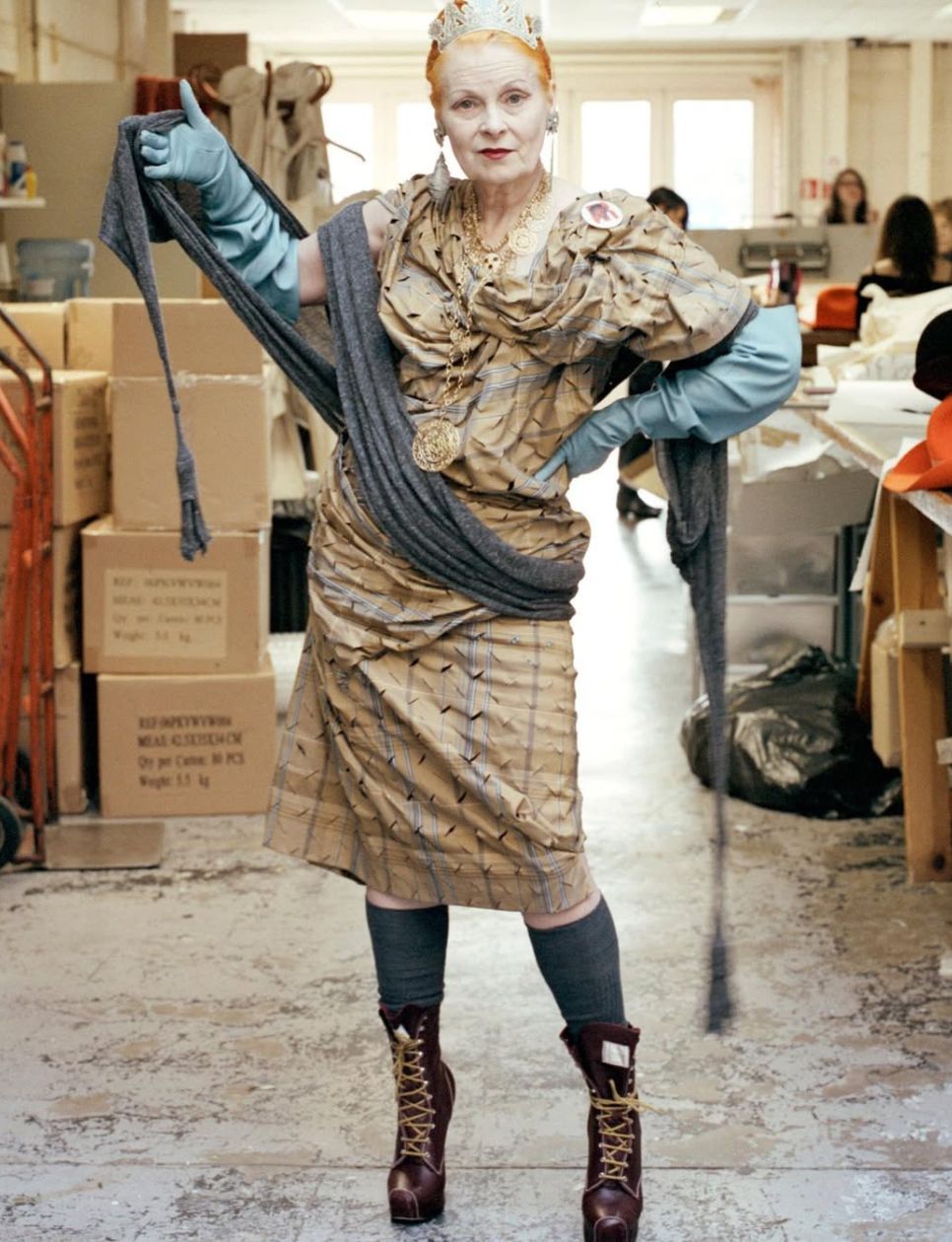 Vivienne Westwood, desainer legendaris (sumber: https://www.vogue.co.uk/fashion/article/vivienne-westwood-career-highlights)