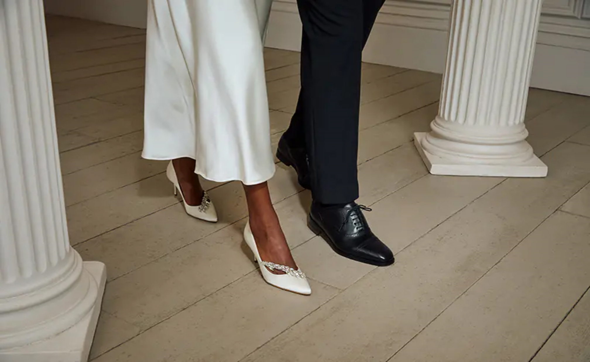 Sepatu Manolo Blahnik untuk wedding (Sumber foto: https://www.manoloblahnik.com/)