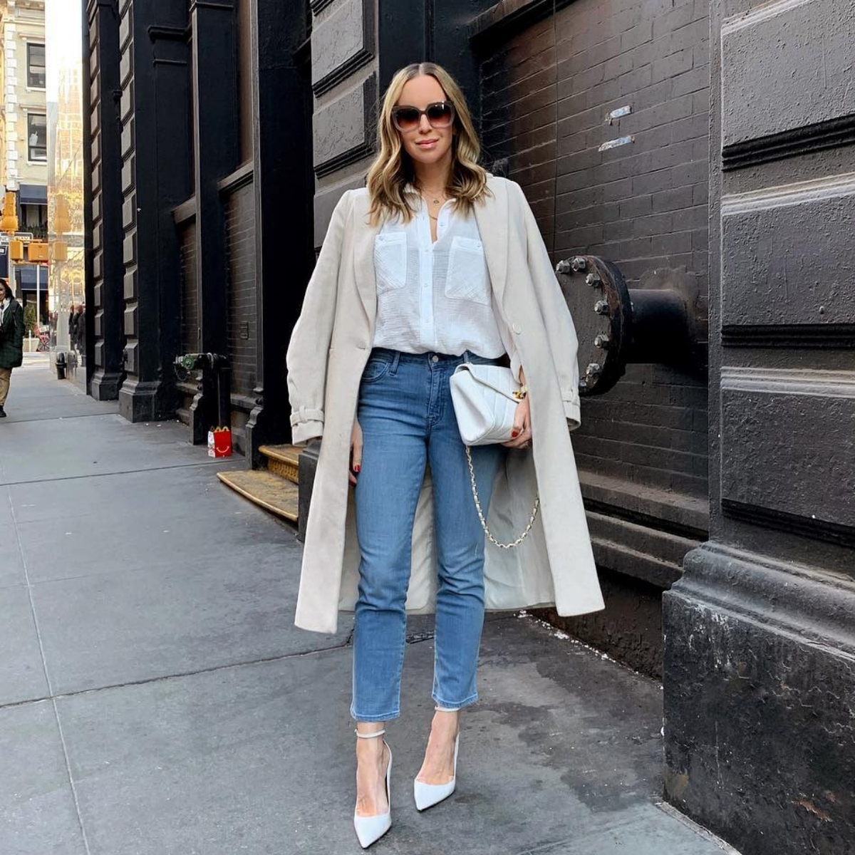 1. White Shirt dan Jeans