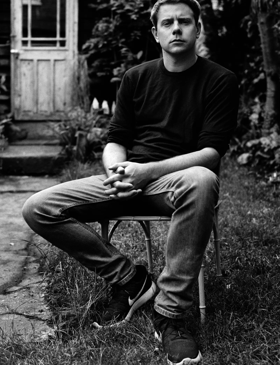 Jonathan Anderson yang menjadi creative director tunggal Dior (sumber: https://www.voguebusiness.com/story/fashion/jonathan-anderson-has-been-appointed-sole-creative-director-of-dior)