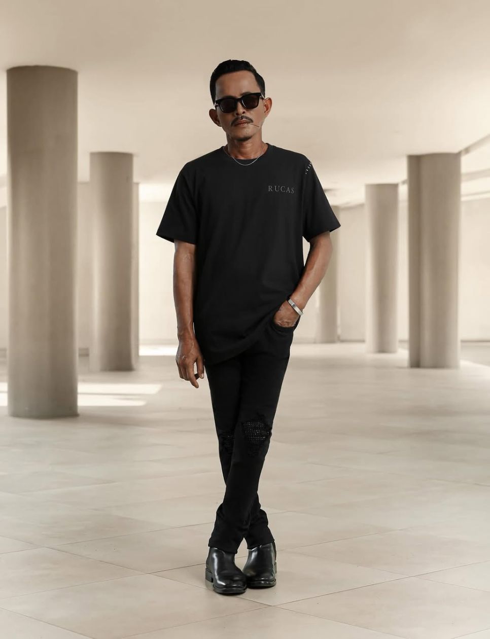 Pak Dedi, pemulung yang di-make-over Rucas (sumber gambar: instagram.com/rucas.co)