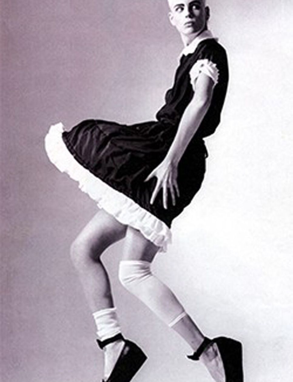 Salah satu desain Vivienne Westwood (sumber: https://www.viviennewestwood.com/westwood-world/the-story-so-far/#page-body)
