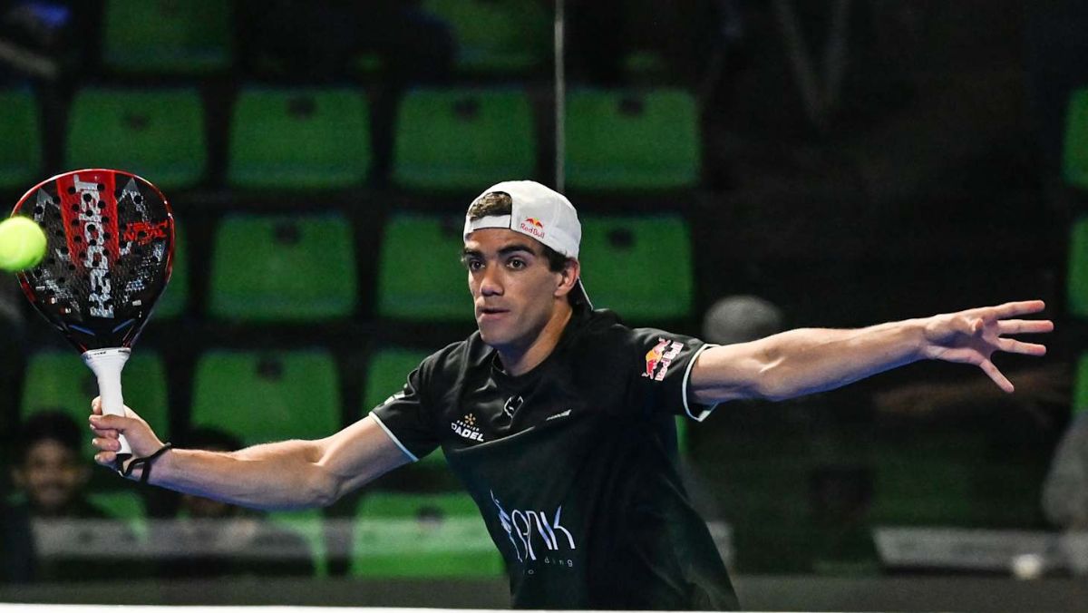 Juan Lebron, salah satu atlet padel (sumber gambar: https://www.redbull.com/id-id/how-to-choose-a-padel-racket)