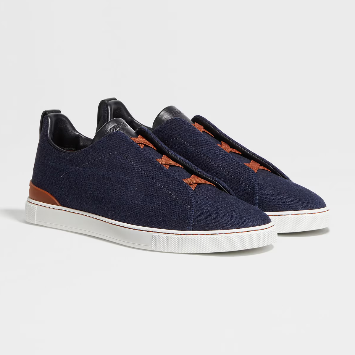 Navy Blue Cotton Denim Triple Stitch™ Sneakers (Sumber foto: www.zegna.com)