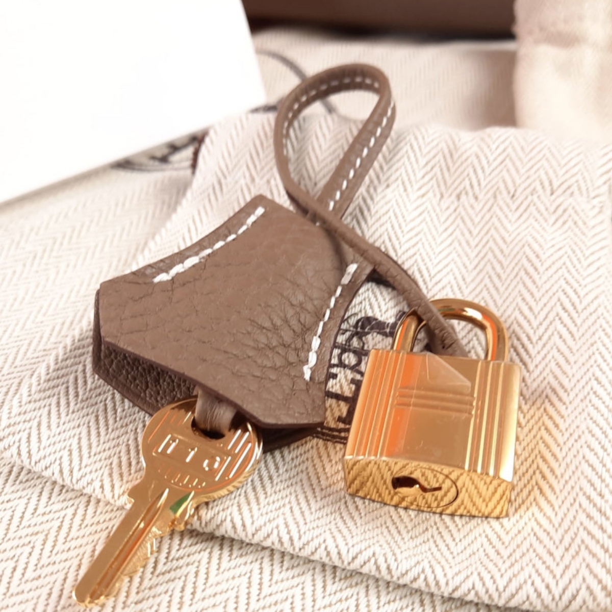 7. Periksa Lock dan Key