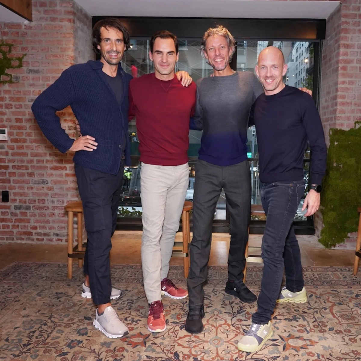 Founder brand ON bersama Roger Federer (Sumber foto: www.inc.com)
