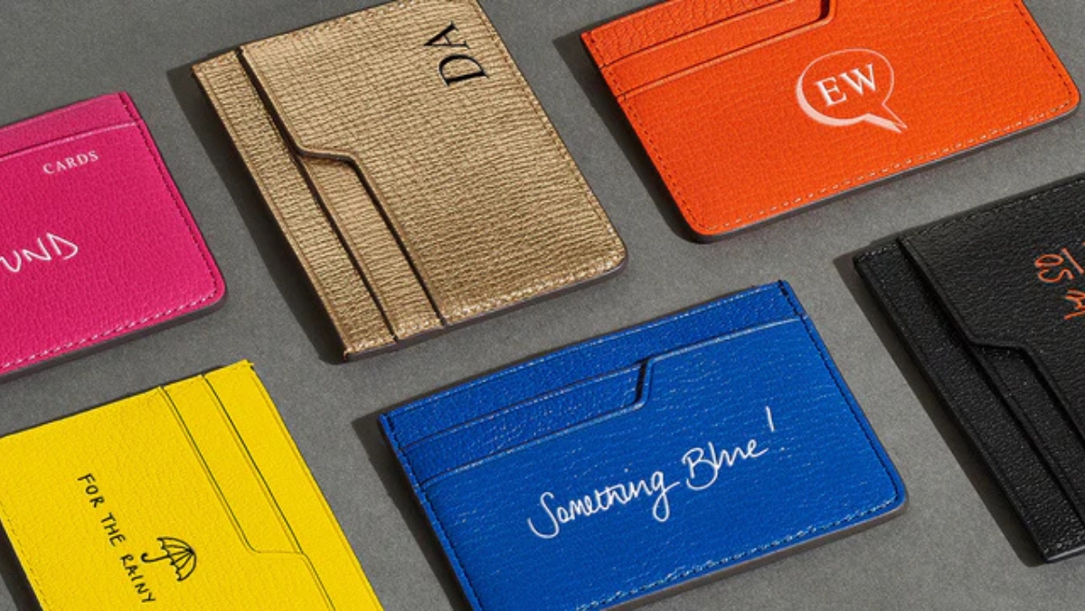 Anya Hindmarch Bespoke Collection (sumber gambar:https://www.anyahindmarch.com/collections/bespoke)