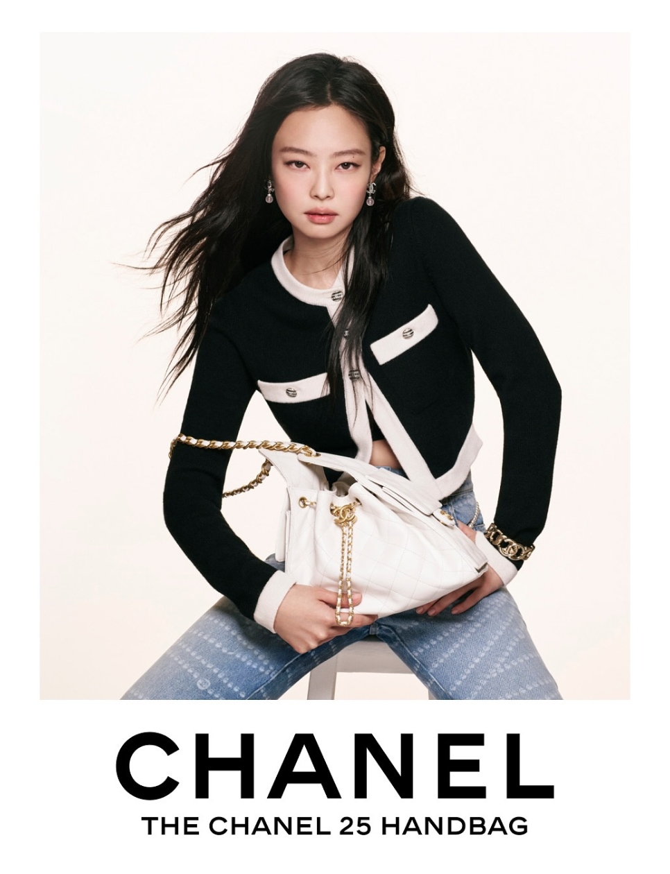 Jennie Kim dengan Chanel C25 (foto: instagram.com/jennierubyjane).