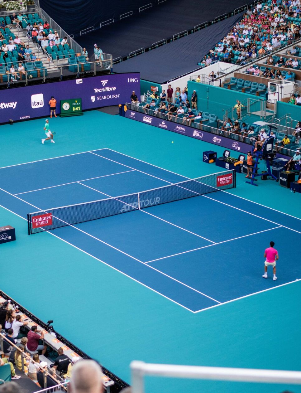Lapangan tenis (sumber gambar: https://www.miamiopen.com/2023/tennis-tournament-courts/)