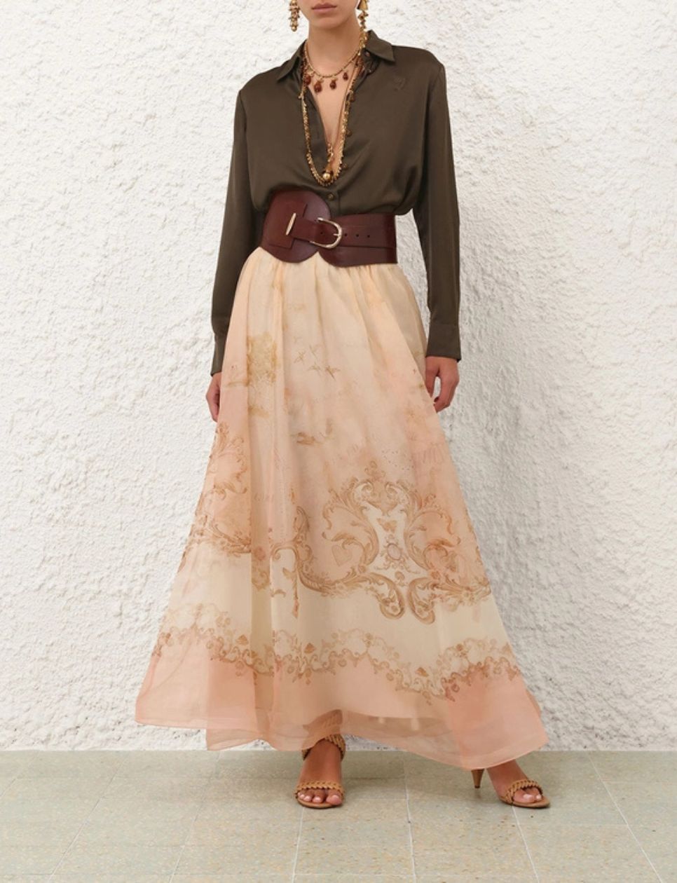 4. Rok Maxi Flowy dengan Kemeja