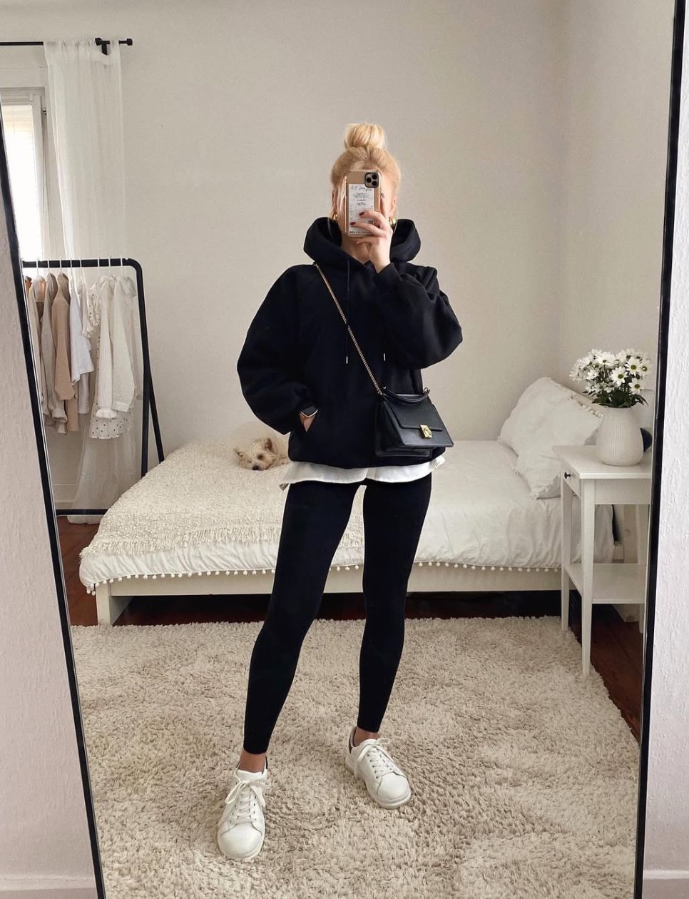 5. Athleisure Minimalis