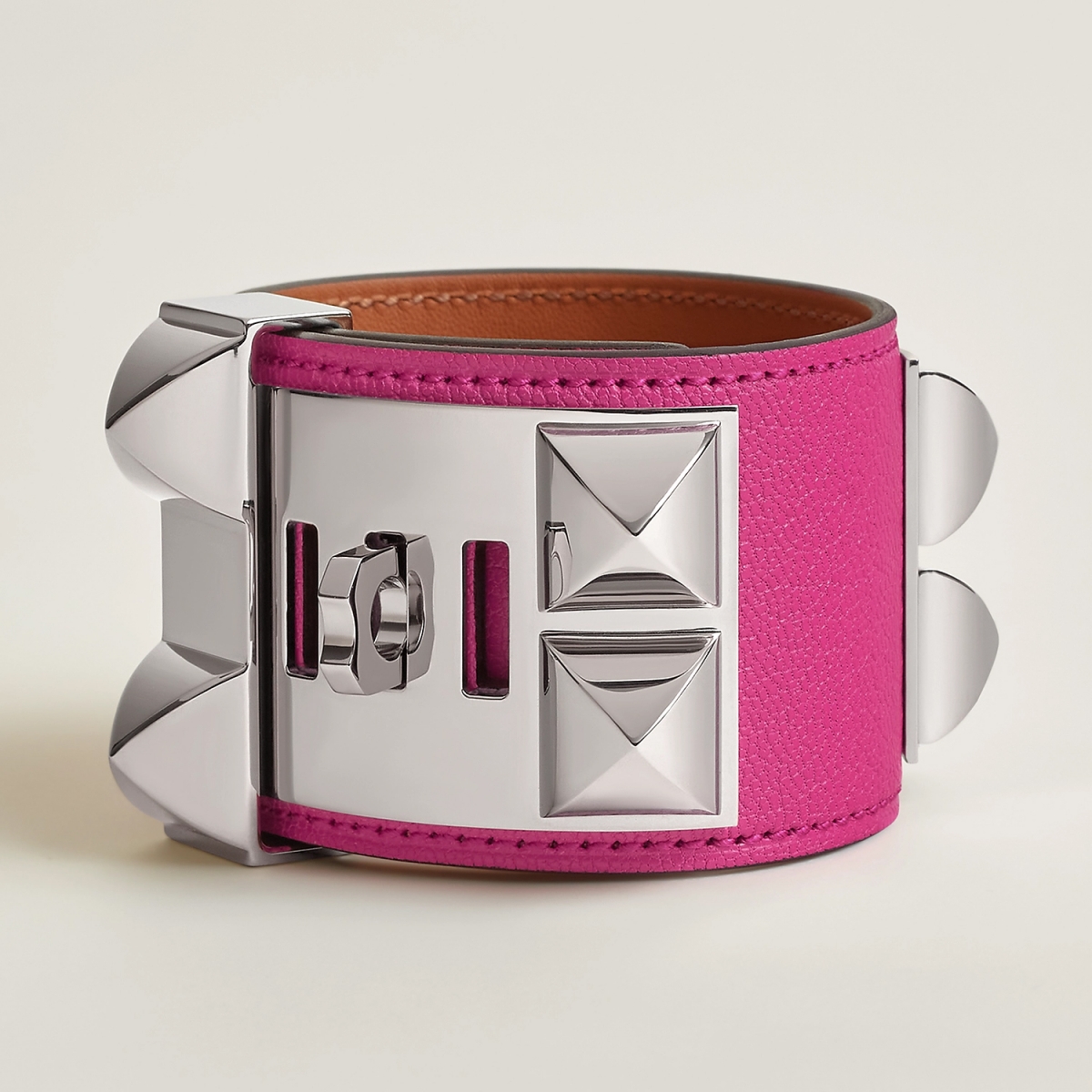 Collier de Chien bracelet (Sumber foto: www.Hermès.com)