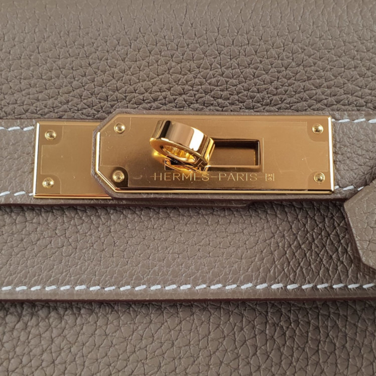 3. Metal Plated pada Tas