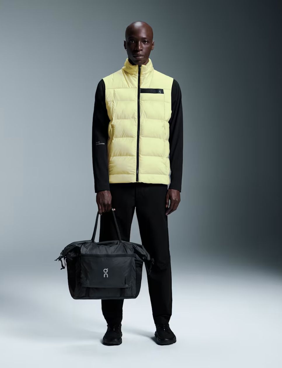 Track pack dari Loewe x ON (sumber gambar: on.com)